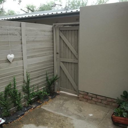 Stonehenge Cottage Oudtshoorn Exteriör bild